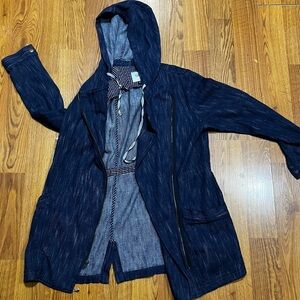 CABI Love Carol Anorak Adventure Jacket Womens M Denim Asymmetrical Hooded Coat